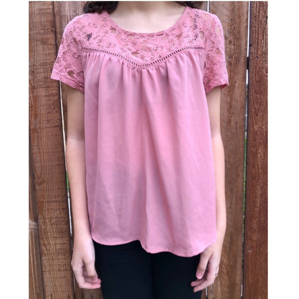 (Like New) blush pink blouse w/ lace detail